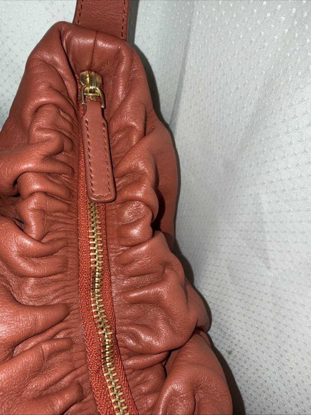 Anthropologie Shoulder Bag Lamb Leather Brown Rust Gathered Runched Gold Zipper - Picture 11 of 16